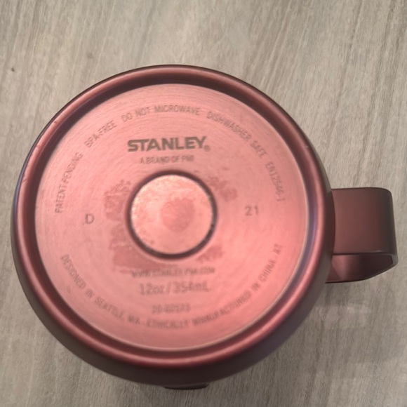 Stanley Insulated Mug in Burgundy - Picture 3 of 4